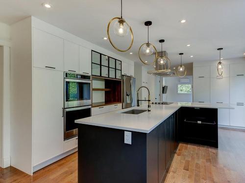 Kitchen - 2050 Rue Montarville, Saint-Bruno-De-Montarville, QC - Indoor Photo Showing Kitchen With Upgraded Kitchen