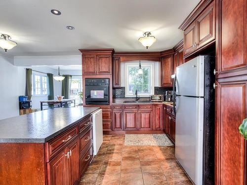 Cuisine - 59 Rue Haineault, Salaberry-De-Valleyfield, QC - Indoor Photo Showing Kitchen With Double Sink