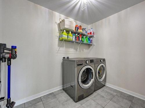 Salle de lavage - 204 Rue Mactier, Mascouche, QC - Indoor Photo Showing Laundry Room