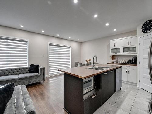 Cuisine - 204 Rue Mactier, Mascouche, QC - Indoor Photo Showing Kitchen With Double Sink