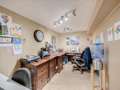 19621 Centre St, East Gwillimbury, ON - Indoor Photo Showing Office