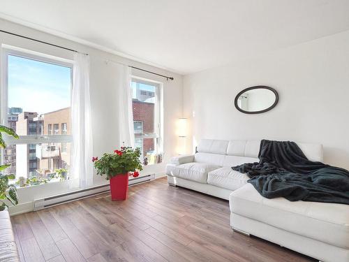 Salon - 1104-1200 Rue Crescent, Montréal (Ville-Marie), QC - Indoor Photo Showing Living Room