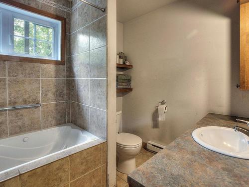 Bathroom - 52  - 54 Ch. Des Rochers, Saint-Sauveur, QC - Indoor Photo Showing Bathroom