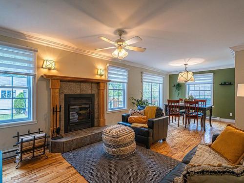 Living room - 1580 Ch. De L'Avalanche, Saint-Adolphe-D'Howard, QC - Indoor Photo Showing Living Room With Fireplace