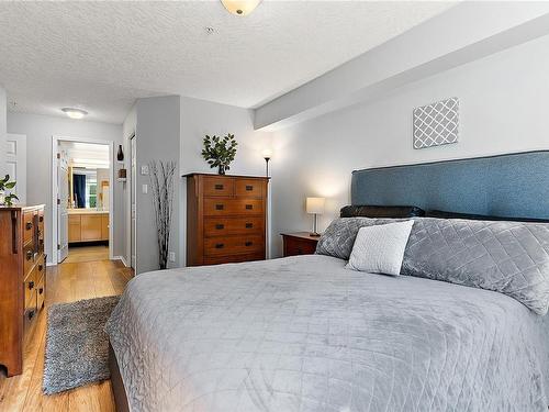 101-1240 Verdier Ave, Central Saanich, BC - Indoor Photo Showing Bedroom