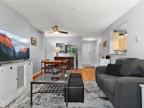 101-1240 Verdier Ave, Central Saanich, BC - Indoor Photo Showing Living Room