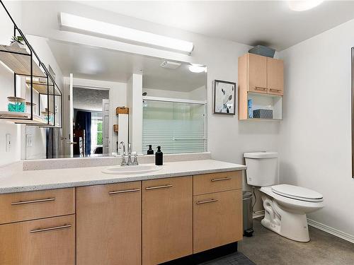 101-1240 Verdier Ave, Central Saanich, BC - Indoor Photo Showing Bathroom