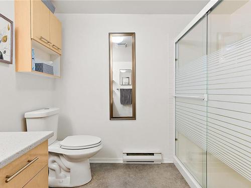 101-1240 Verdier Ave, Central Saanich, BC - Indoor Photo Showing Bathroom