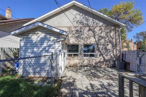 832 Magnus Ave, Winnipeg, MB 