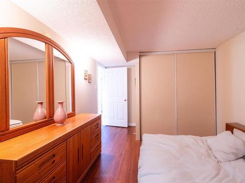 302 471 Lakevview Drive, Kenora, ON - Indoor Photo Showing Bedroom