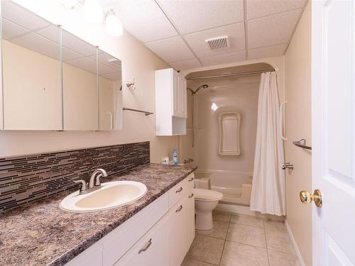 302 471 Lakevview Drive, Kenora, ON - Indoor Photo Showing Bathroom