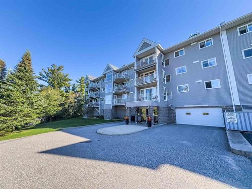 302 471 Lakevview Drive, Kenora, ON - Outdoor With Facade