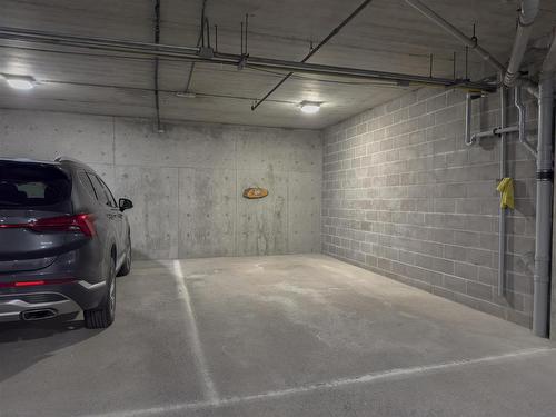 302 471 Lakevview Drive, Kenora, ON - Indoor Photo Showing Garage