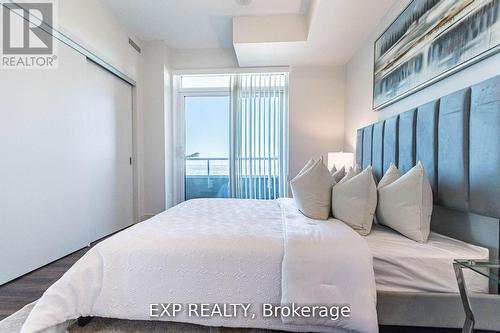 1406 - 2081 Fairview Street, Burlington, ON - Indoor Photo Showing Bedroom