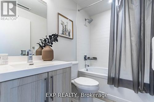 1406 - 2081 Fairview Street, Burlington, ON - Indoor Photo Showing Bathroom