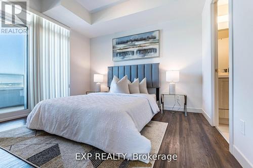 1406 - 2081 Fairview Street, Burlington, ON - Indoor Photo Showing Bedroom