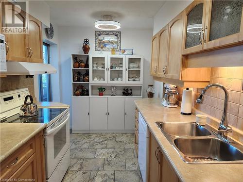 1415 Ghent Avenue Unit# 905, Burlington, ON - Indoor Photo Showing Kitchen With Double Sink