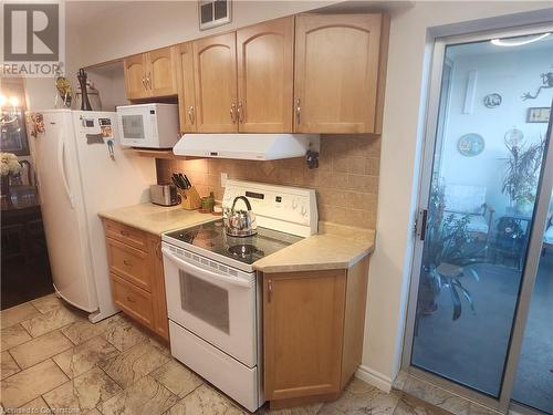 1415 Ghent Avenue Unit# 905, Burlington, ON - Indoor Photo Showing Kitchen