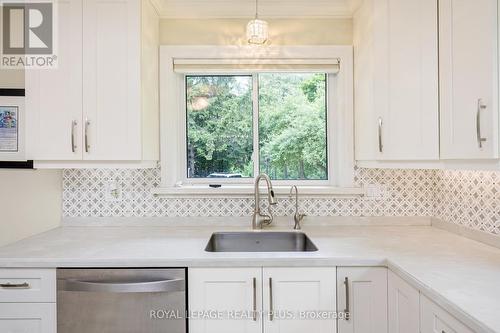 25 Caroline Street, Halton Hills, ON - Indoor Photo Showing Kitchen