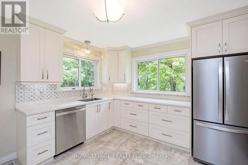 25 Caroline Street, Halton Hills, ON - Indoor Photo Showing Kitchen With Upgraded Kitchen