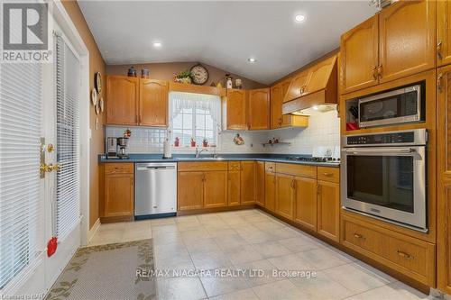 31 Crysler Crescent, Thorold, ON - Indoor Photo Showing Kitchen