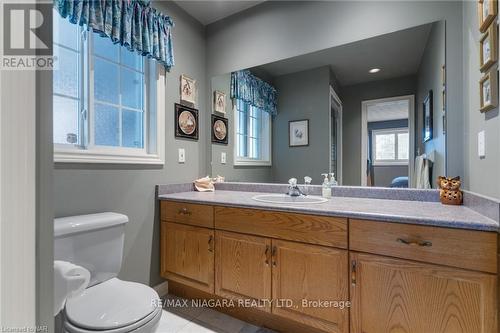 31 Crysler Crescent, Thorold, ON - Indoor Photo Showing Bathroom