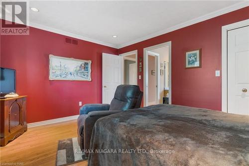 31 Crysler Crescent, Thorold, ON - Indoor Photo Showing Bedroom