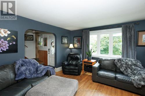 42 St David Street, Kawartha Lakes (Lindsay), ON - Indoor Photo Showing Living Room