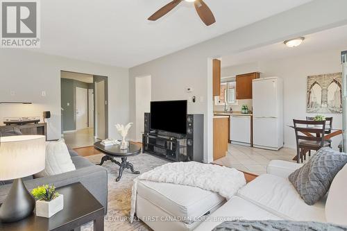 168 Emerald Road, London, ON - Indoor Photo Showing Living Room