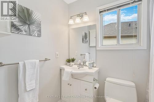 168 Emerald Road, London, ON - Indoor Photo Showing Bathroom