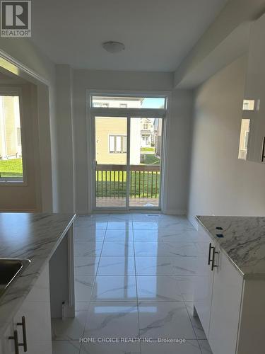 30 Durham Avenue, Barrie, ON - Indoor Photo Showing Kitchen