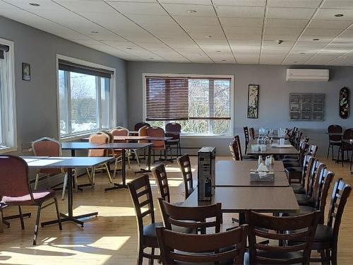 Commerce - 50 Boul. Cartier, Rivière-Du-Loup, QC - Indoor Photo Showing Dining Room