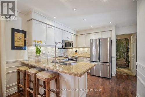 966 Sliver Birch Trail, Mississauga, ON - Indoor Photo Showing Kitchen With Double Sink With Upgraded Kitchen