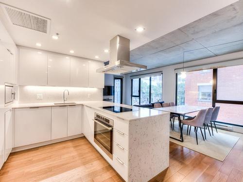 Kitchen - 331-700 Rue St-Paul O., Montréal (Ville-Marie), QC - Indoor Photo Showing Kitchen With Upgraded Kitchen