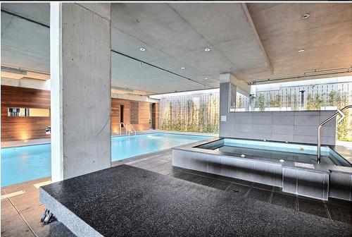 Piscine - 604-250 Ch. De La Pointe-Sud, Montréal (Verdun/Île-Des-Soeurs), QC - Indoor Photo Showing Other Room With In Ground Pool