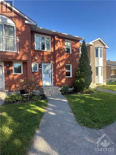 30 Castlebrook Lane Unit#D, Ottawa, ON - Outdoor