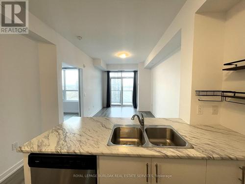 512 - 5055 Greenlane Road, Lincoln, ON - Indoor Photo Showing Kitchen With Double Sink