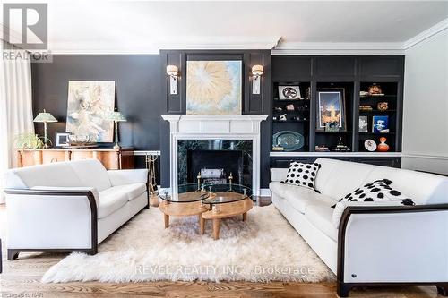 9 Shaldan Lane, Pelham, ON - Indoor Photo Showing Living Room With Fireplace