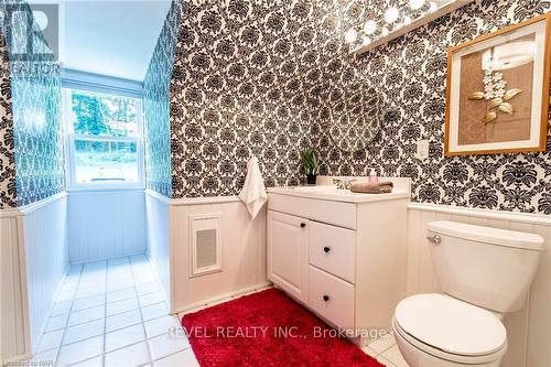 9 Shaldan Lane, Pelham, ON - Indoor Photo Showing Bathroom