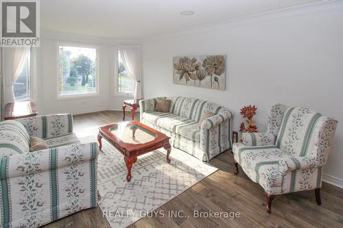 2452 Keitel Drive, Peterborough (Monaghan), ON - Indoor Photo Showing Living Room