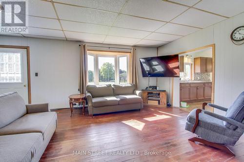 5984 3Rd Line, New Tecumseth, ON - Indoor Photo Showing Living Room