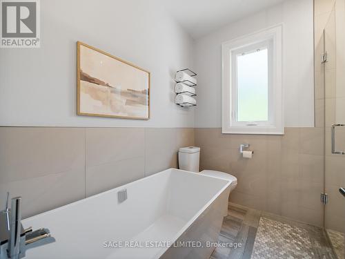 40 Fern Avenue, Toronto, ON - Indoor Photo Showing Bathroom