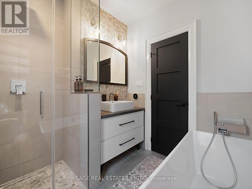 40 Fern Avenue, Toronto, ON - Indoor Photo Showing Bathroom