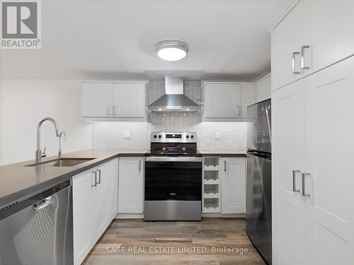 40 Fern Avenue, Toronto, ON - Indoor Photo Showing Kitchen With Upgraded Kitchen