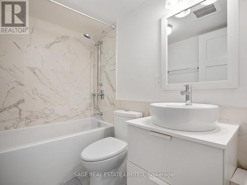 40 Fern Avenue, Toronto, ON - Indoor Photo Showing Bathroom