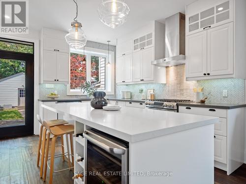 40 Fern Avenue, Toronto, ON - Indoor Photo Showing Kitchen With Upgraded Kitchen