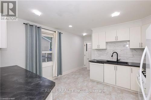 6610 Montrose Road, Niagara Falls, ON - Indoor Photo Showing Kitchen With Upgraded Kitchen