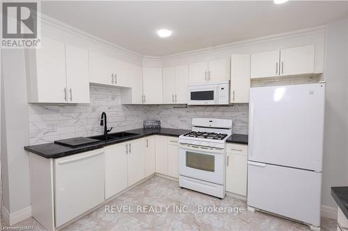 6610 Montrose Road, Niagara Falls, ON - Indoor Photo Showing Kitchen