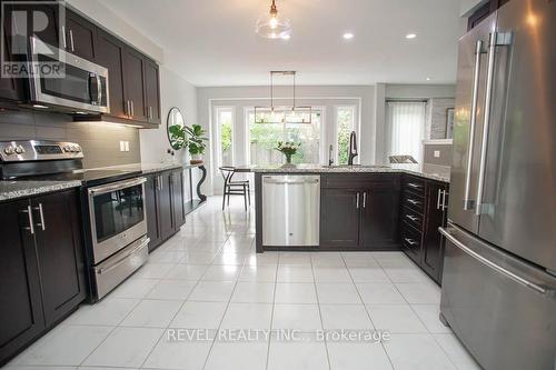 37 Nightingale Drive, Brantford, ON - Indoor Photo Showing Kitchen With Upgraded Kitchen