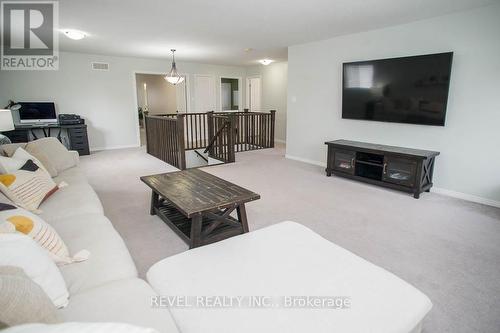 37 Nightingale Drive, Brantford, ON - Indoor Photo Showing Living Room